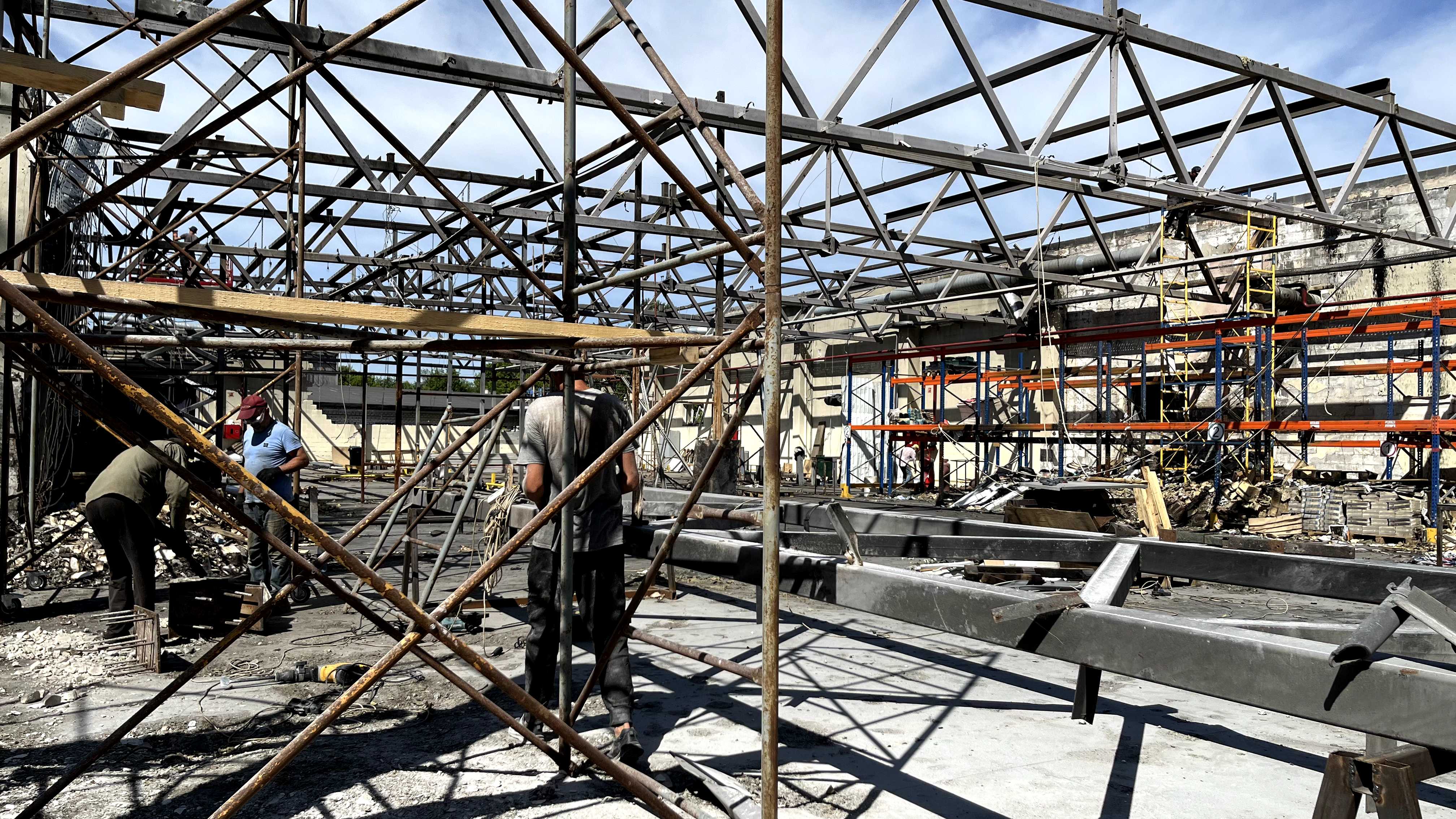 Photos: Nika Krychovska/UkraineWorld. Dismantling of the binding shop